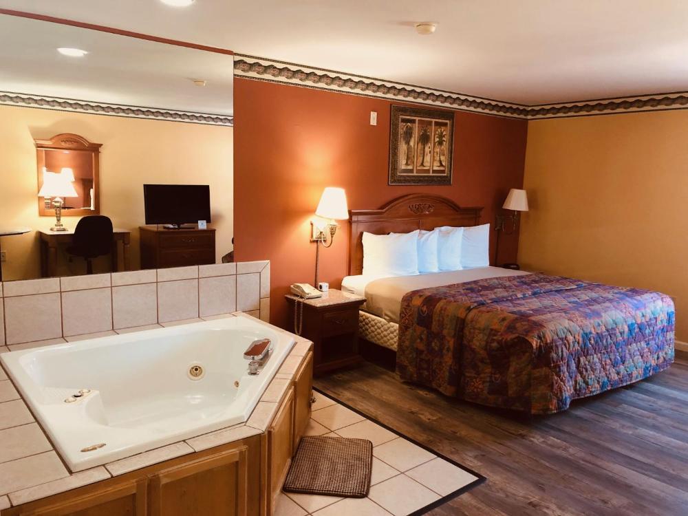 King Suite with Spa Bath interior